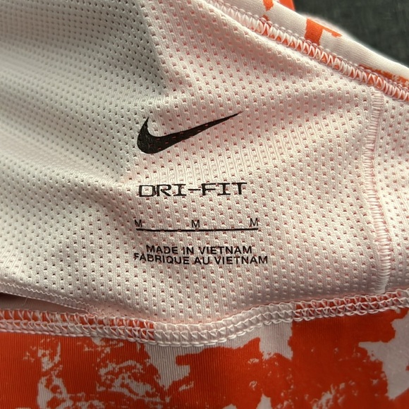 Nike Dri-Fit sports bra, size M, like new condition - Picture 3 of 3
